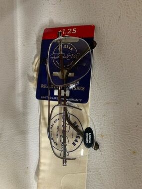 Silver Men’s Reading Glasses +1.25